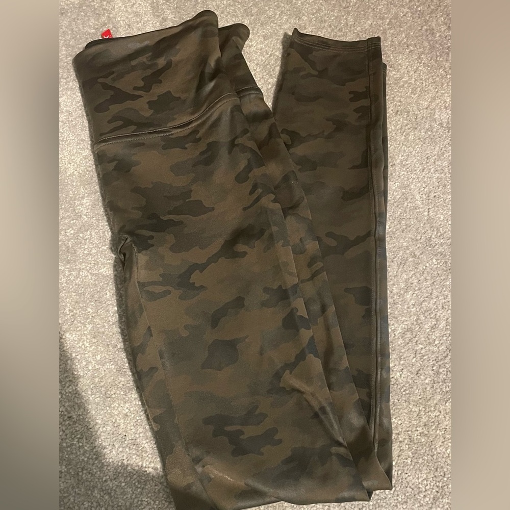 Spanx Camo Leggings. Size M. Like New